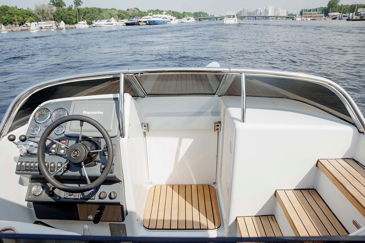 Аренда тендера Royal Tender Limo Челси в Санкт-Петербурге